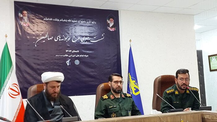 پیکر مطهر شهدای حملات اخیر رژیم صهیونیستی در قم تشییع میشود پیکر مطهر شهدای حمله اخیر رژیم صهیونیستی در قم تشییع میشود