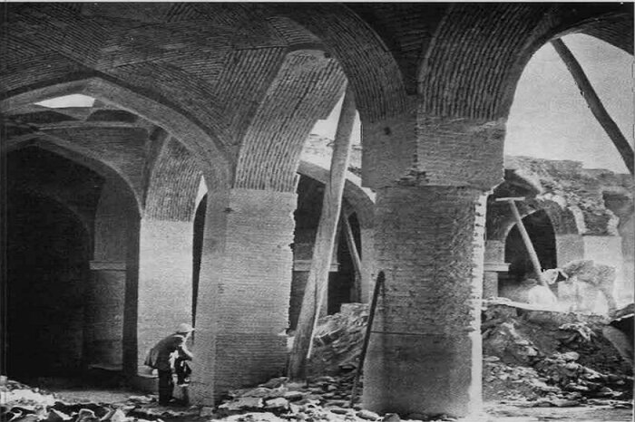 شبستان جنوب شرقی مسجد جامع اصفهان بعد از بمباران بعث