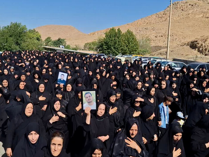 فیلم | سرزمین کنگاور ۲ شهید مدافع امنیت را در آغوش گرفت