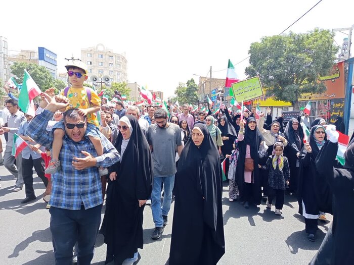 راهپیمایی دشمن شکن ۲۲ بهمن در ۱۵۰ نقطه استان مرکزی برگزار شد