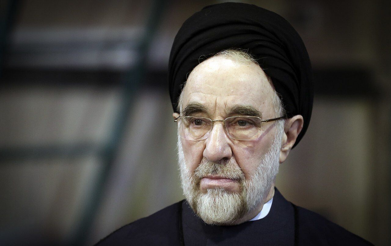 خاتمی: خشونت را از ذهنها و زبانها بزداییم و به آینده ایران یکپارچه و توانمند بیندیشیم خاتمی: خشونت را از ذهنها و زبانها بزداییم و به آینده ایران یکپارچه و توانمند بیندیشیم