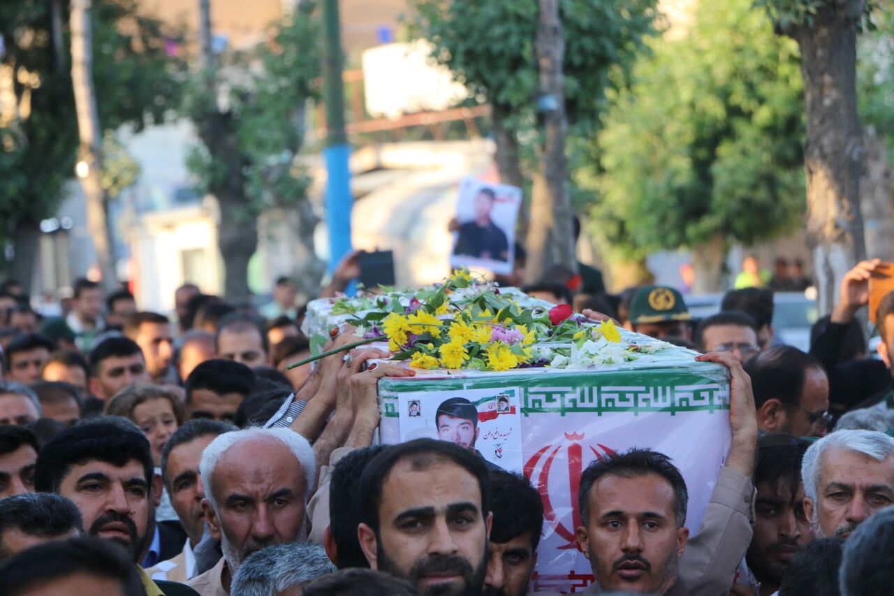 آغاز مراسم تشییع پیکر یکی از شهدای تجاوز نظامی رژیم اسراییل به ایران در لردگان