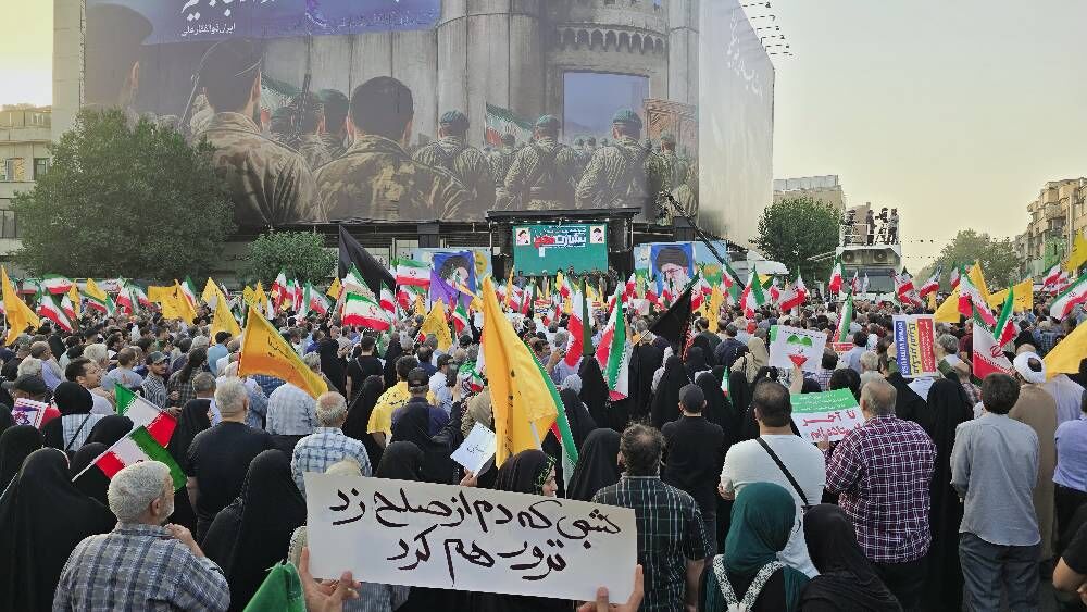 کتاب؛ راهی برای آگاه کردن مردم از روشهای نفوذ جاسوسان کتاب؛ راهی برای آگاه کردن مردم از روشهای نفوذ جاسوسان