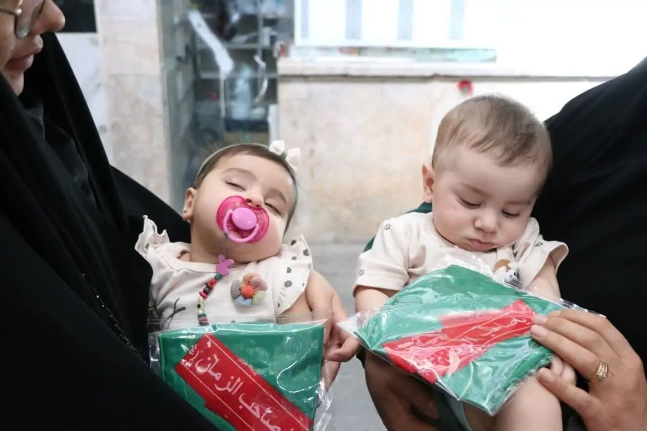 همنوا با رباب/ پیوند شیرخوارگان خراسان جنوبی با پرچم کربلا