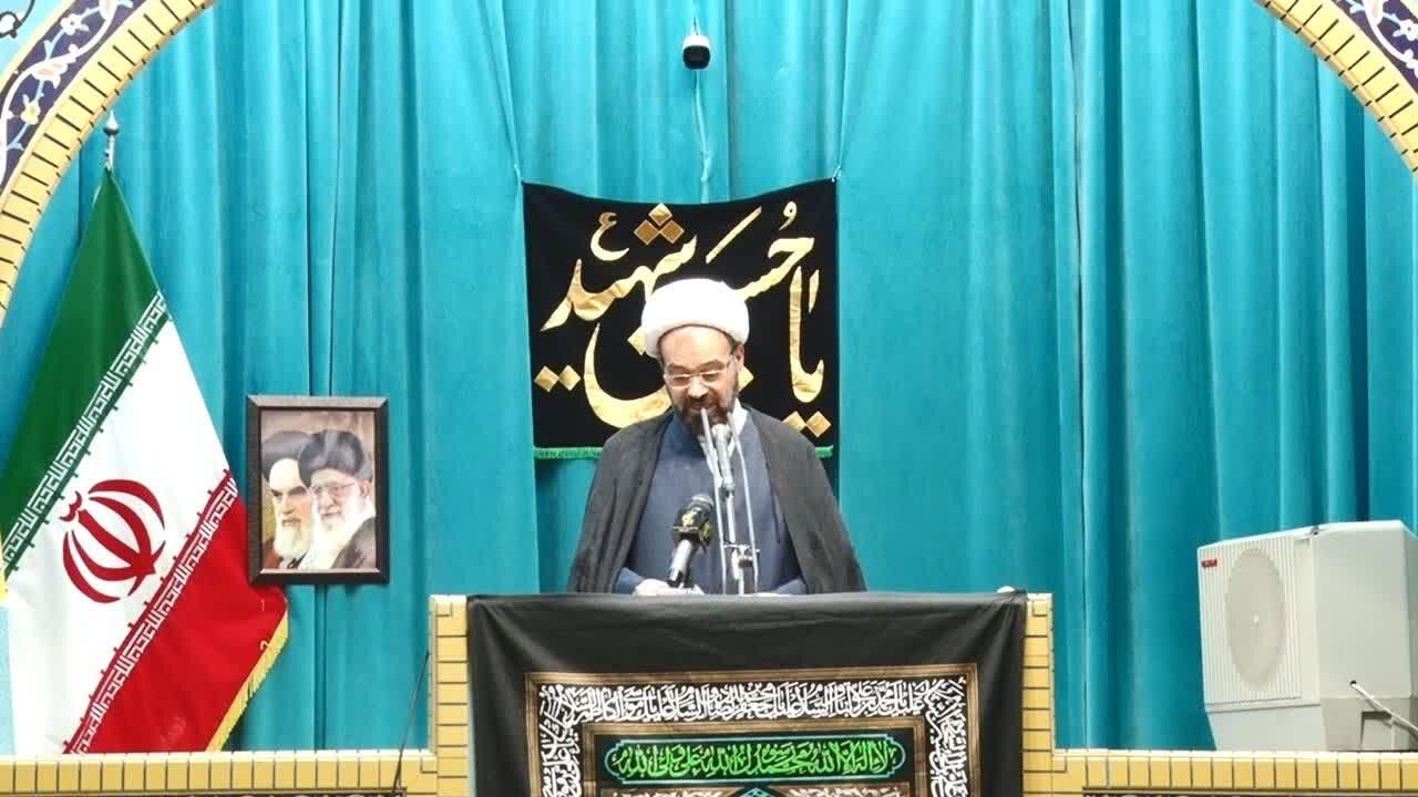 حماسه کربلا، الگوی ایستادگی ملت ایران است