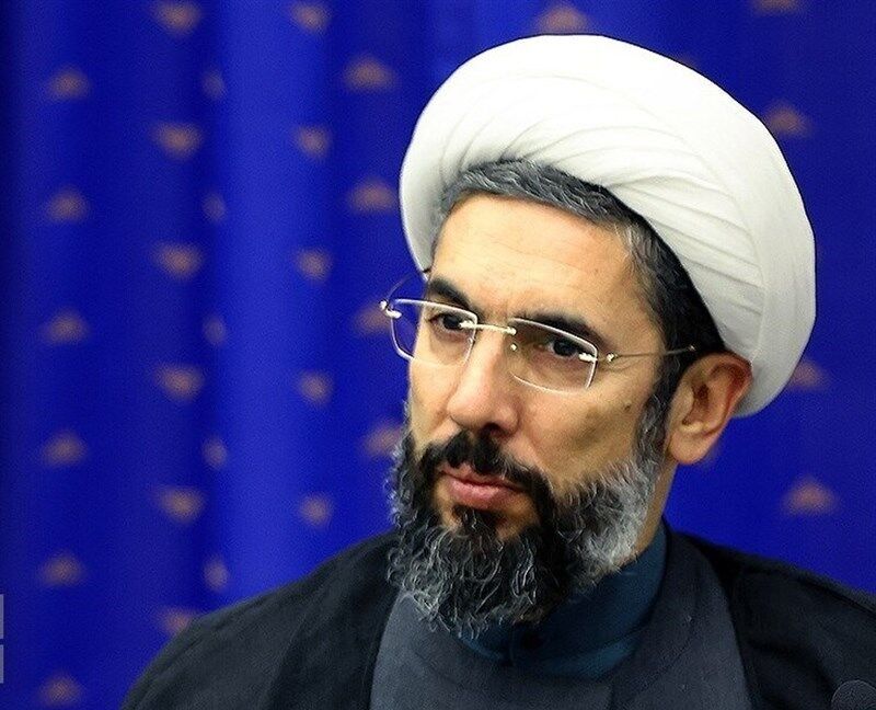 تبعیت همه جریانهای سیاسی از رهبری توطئههای دشمن را خنثی میکند
