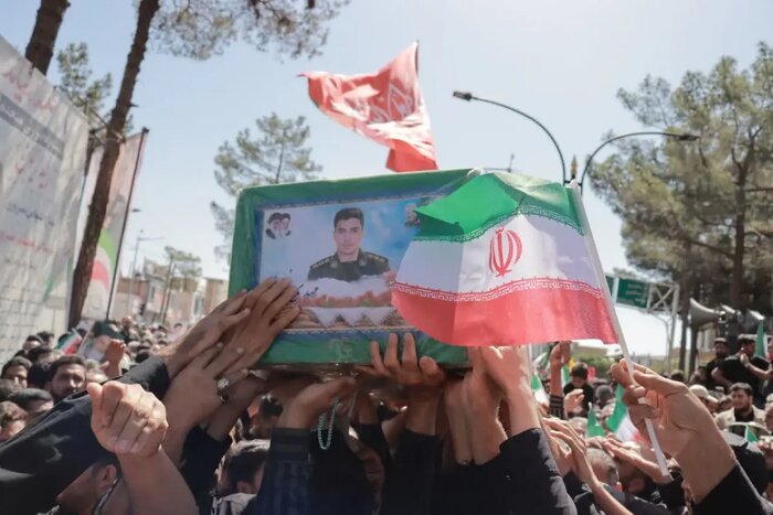 پرواز ابدی شهان آسمانی + فیلم