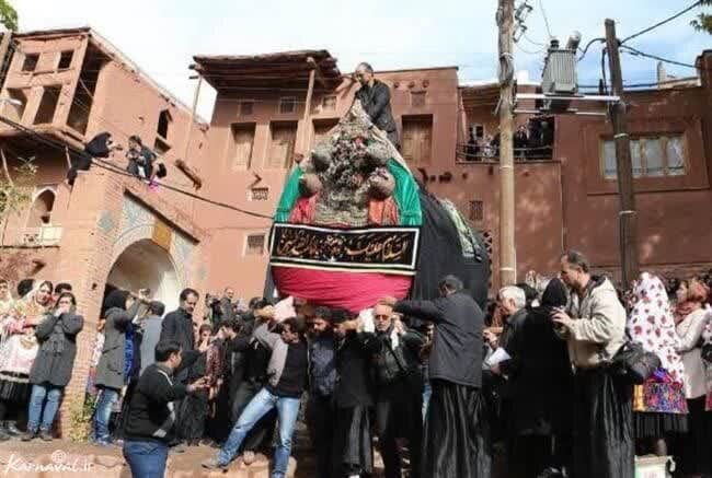 شکوه آیینهای سنتی محرم در نطنز/ از مرکبگردانی کمجان، تا نخلگردانی ابیانه