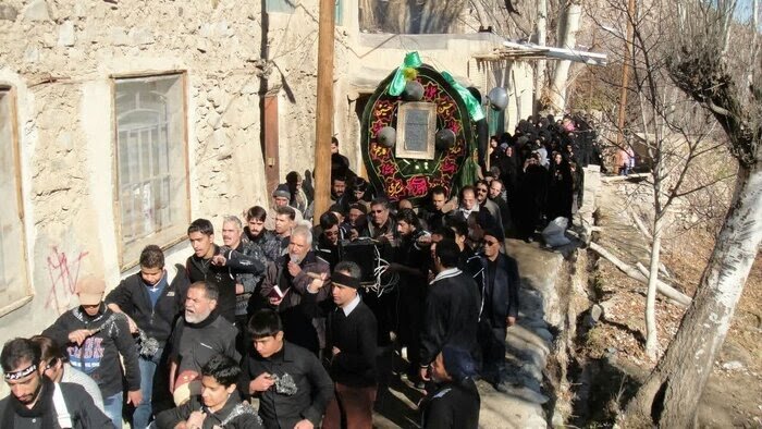 شکوه آیین‌های سنتی محرم در نطنز/ از مرکب‌گردانی کمجان، تا نخل‌گردانی ابیانه