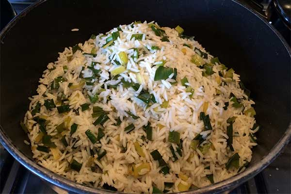 والک پلو شمرونی؛ غذایی سالم و مقوی برای روزهای تابستان