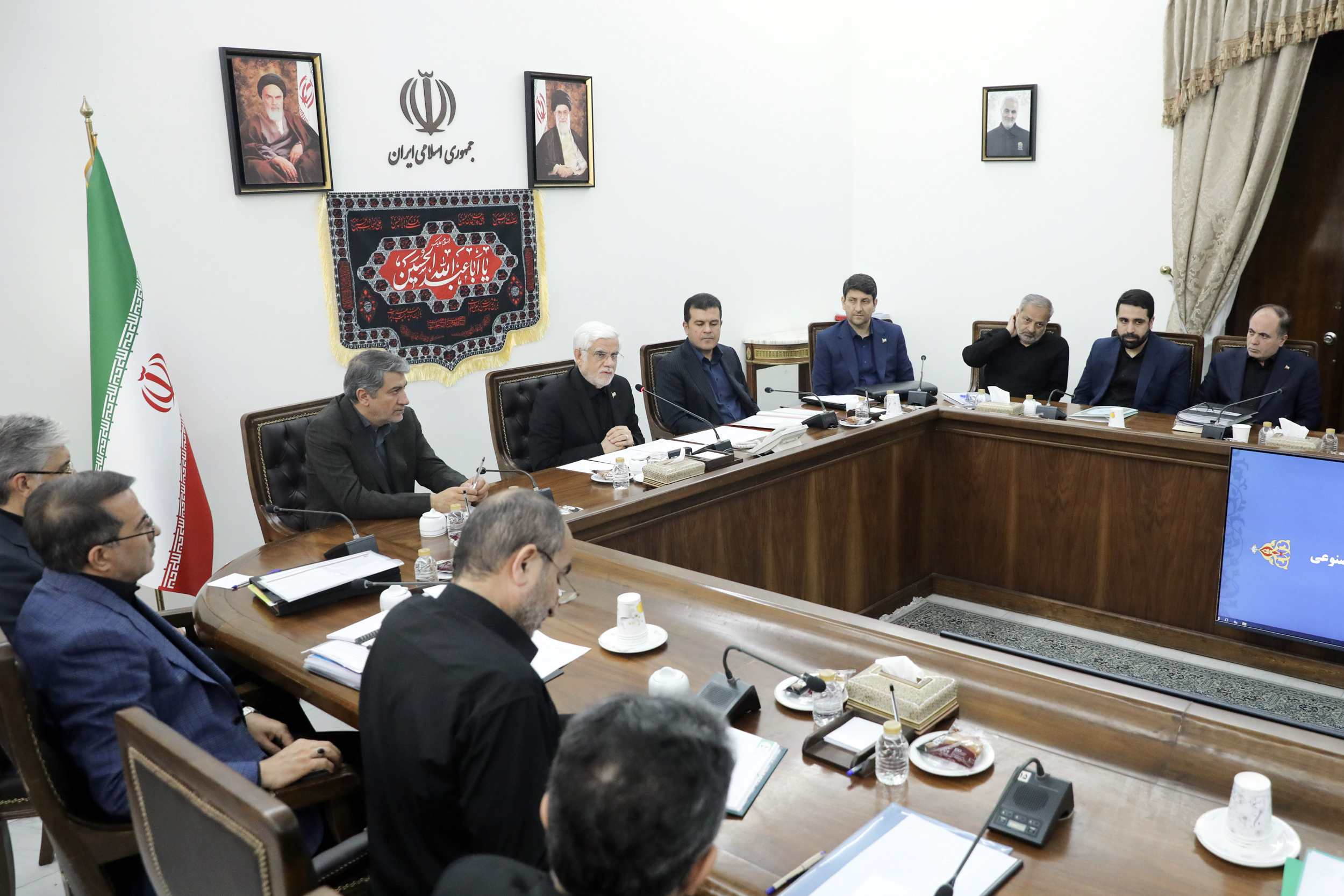 عارف: میتوانیم در کاربرد صلحآمیز فناوری هستهای به کشورهای جهان کمک کنیم