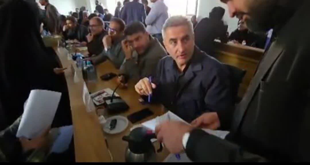 میز خدمت روسای ادارات شهرستان پردیس برای نخستین بار در فرمانداری برگزار شد