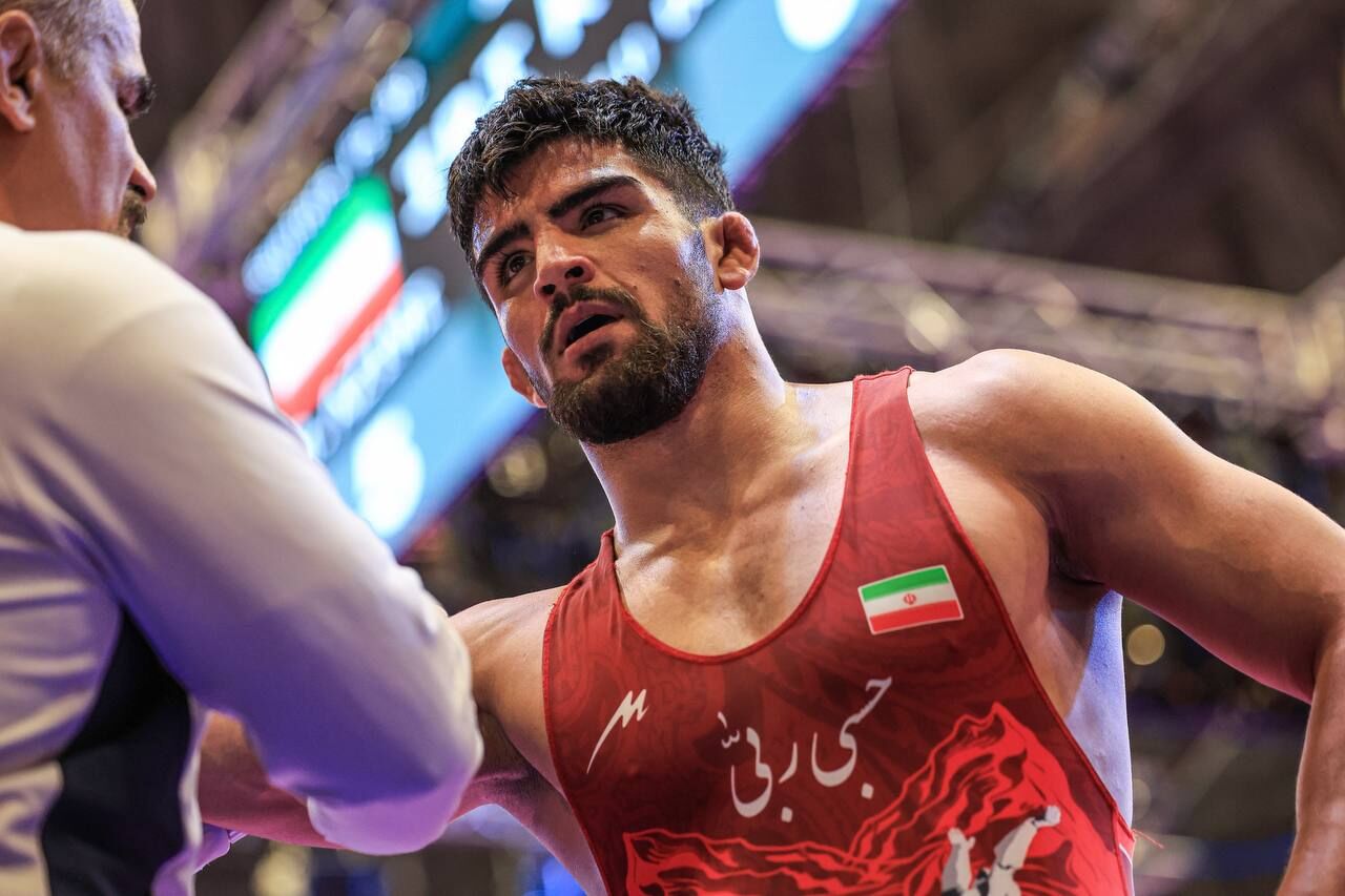 لقب مبین عظیمی