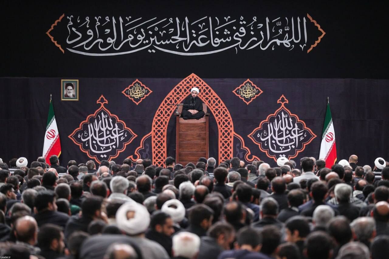 عزاداری شب هشتم محرم و توسل به حضرت علی اکبر(ع) در حسینیه امام خمینی(ره)