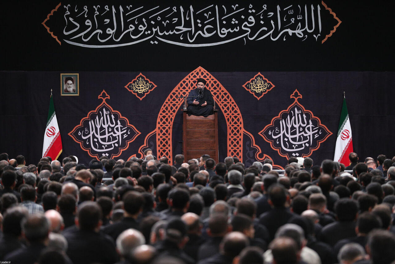 مراسم عزاداری شب تاسوعای حسینی در حسینیه امام خمینی (ره) برگزار شد