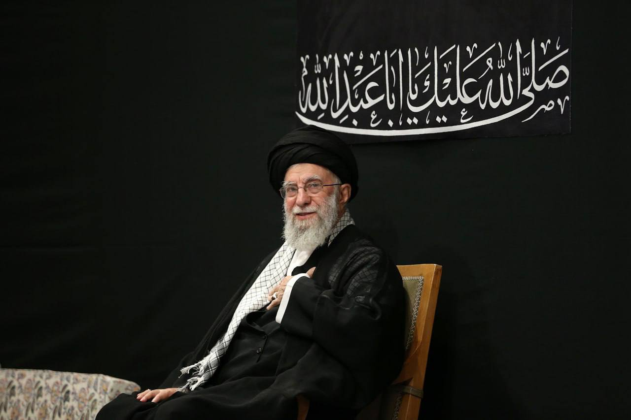 مراسم عزاداری شب عاشورای حسینی علیهالسلام با حضور مقام معظم رهبری برگزار شد