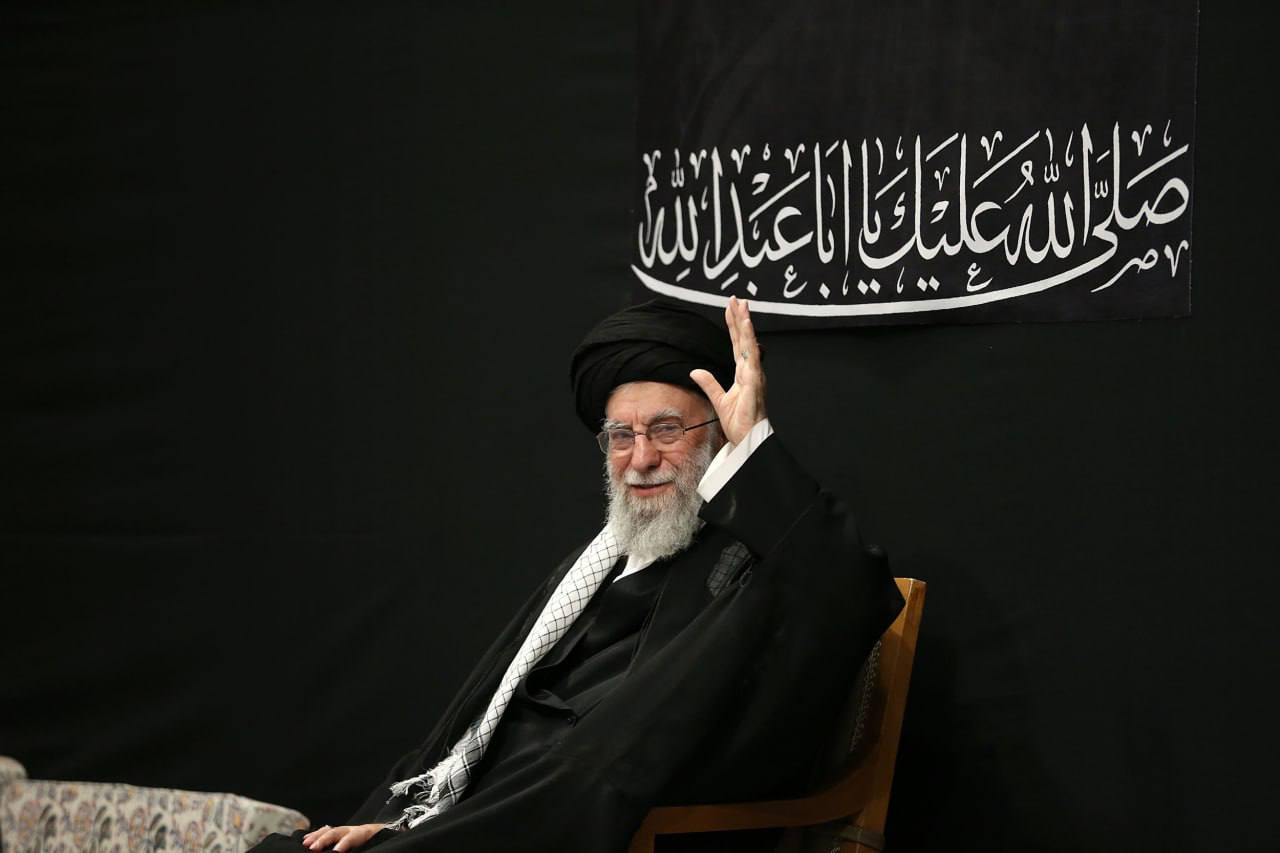 مراسم عزاداری شب عاشورای حسینی علیهالسلام با حضور مقام معظم رهبری برگزار شد