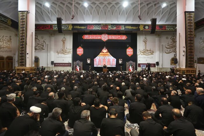 قم در شب عاشورای حسینی غرق در ماتم شد