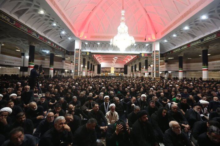 قم در شب عاشورای حسینی غرق در ماتم شد