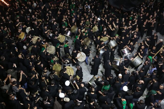 قم در شب عاشورای حسینی غرق در ماتم شد