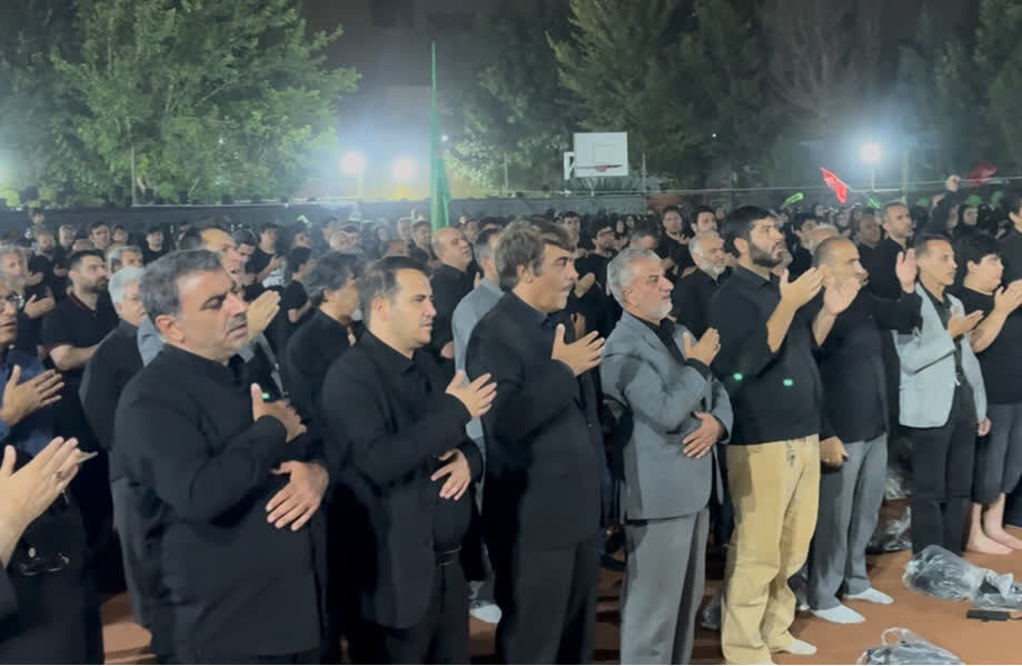 نسل حسین پیروز است؛ اجتماع فرهنگیان اسلامشهر در ایام محرم با شعار مقابله با جبهه باطل+فیلم