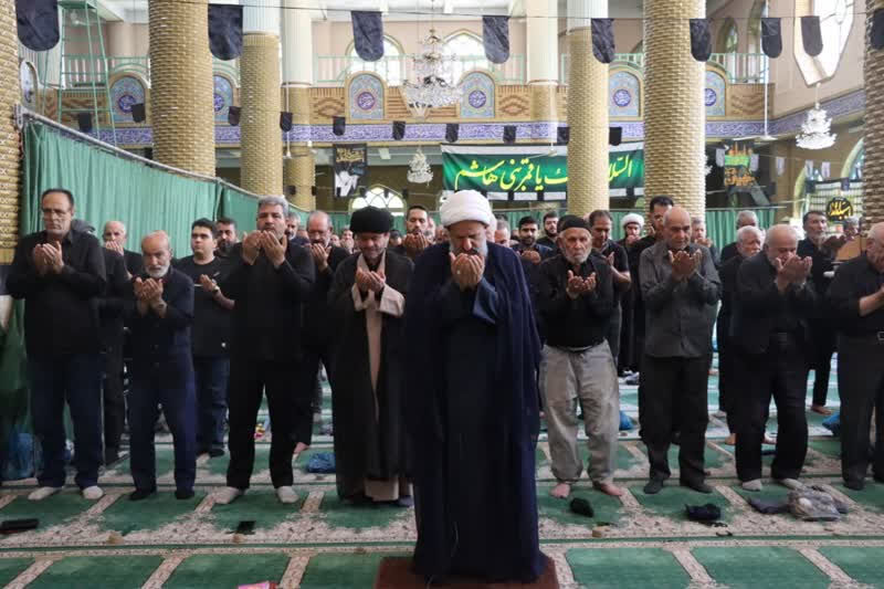 نماز ظهر تاسوعا با حضور عزاداران حسینی در جنوبشرق تهران اقامه شد