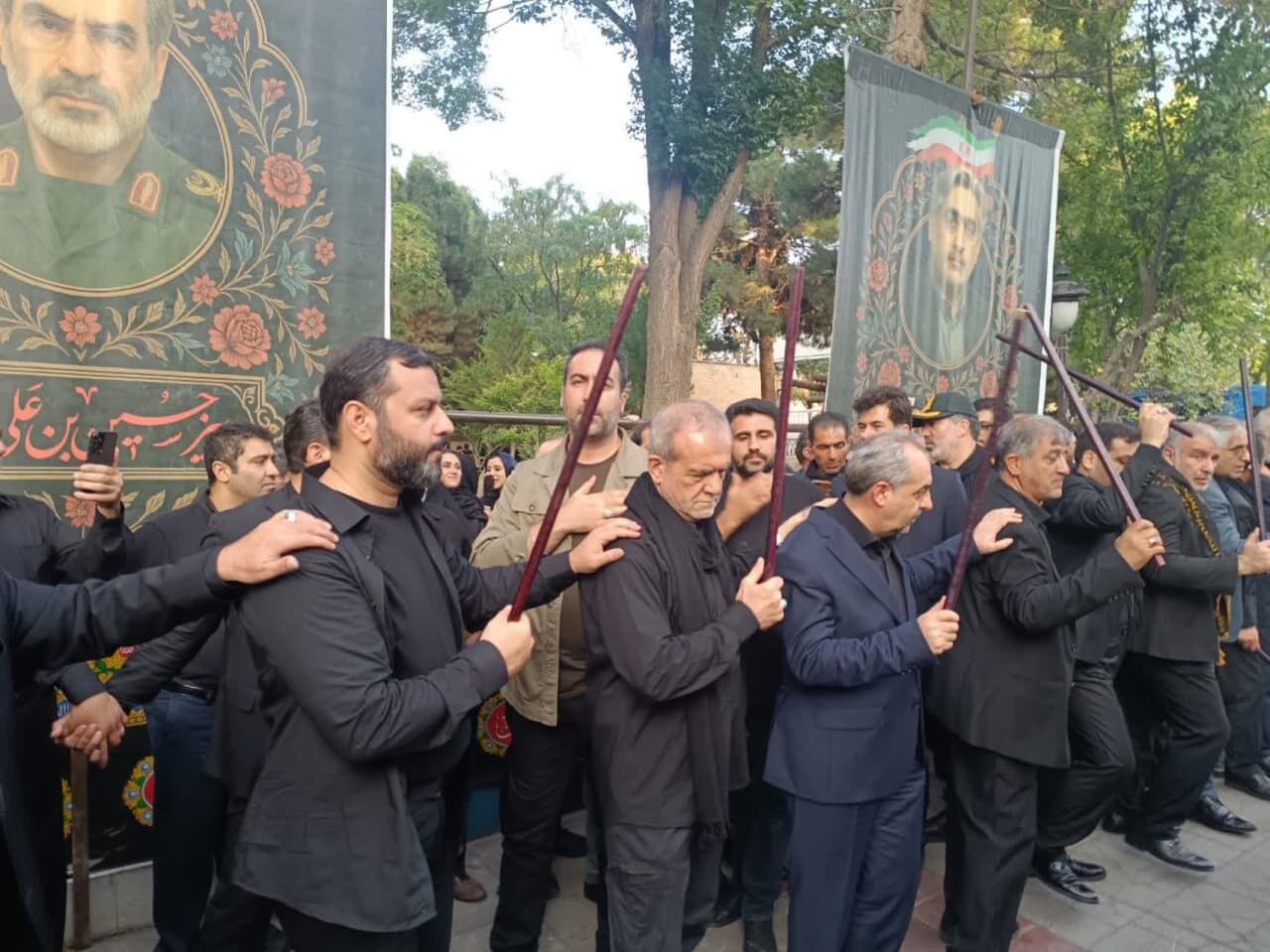 مراسم عزاداری حسینی در تبریز با حضور رئیس جمهور مراسم عزاداری حسینی در تبریز با حضور رئیس جمهور