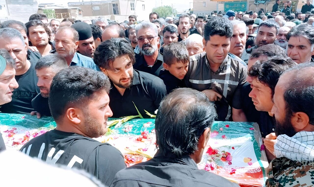 مراسم تشییع شهید جانباز ۷۰ درصد در بویین میاندشت برگزار شد مراسم تشییع شهید جانباز ۷۰ درصد در بویین میاندشت برگزار شد