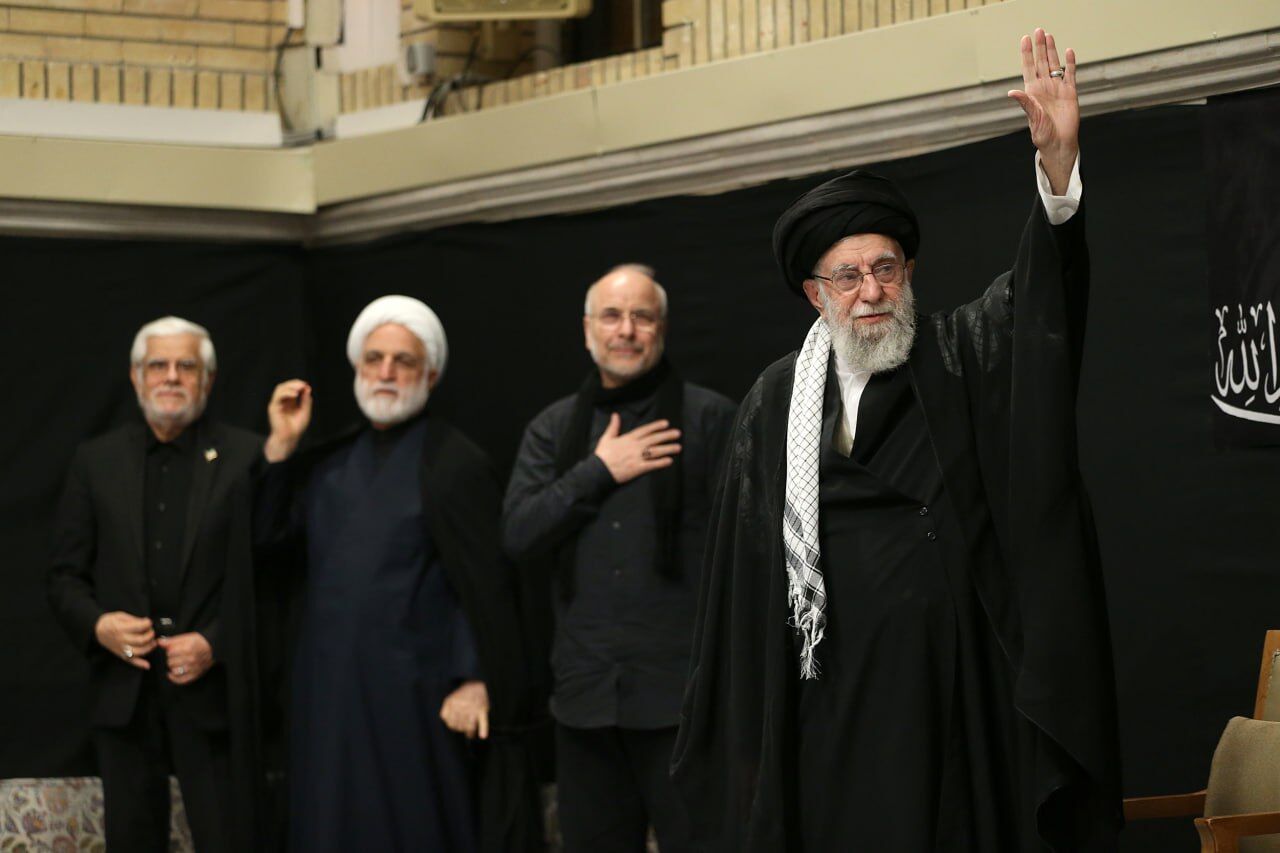 رهبر انقلاب: امشب آقای کریمی! «ای ایران» بخوان رهبر انقلاب: امشب آقای کریمی! «ای ایران» بخوان