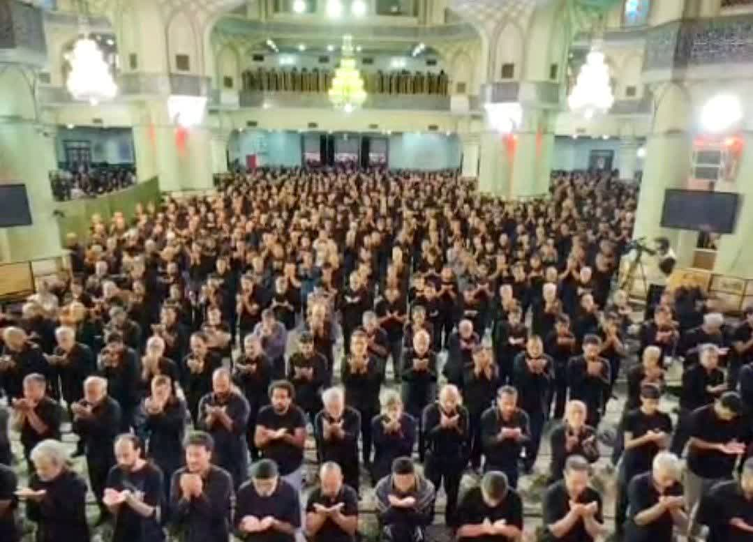 اقامه نماز ظهر عاشورا در حرم حضرت عبدالعظیم (ع) + فیلم