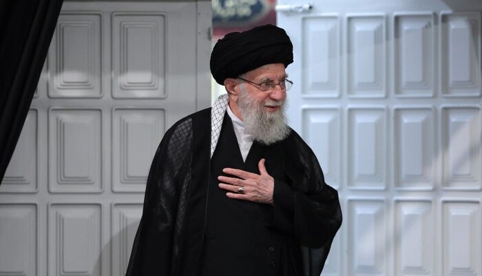 فرمانده ایستاده در میدان؛ بخوان برای ایران