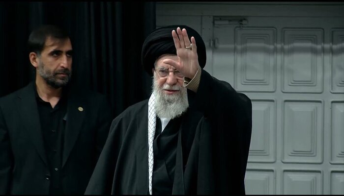 فرمانده ایستاده در میدان؛ بخوان برای ایران