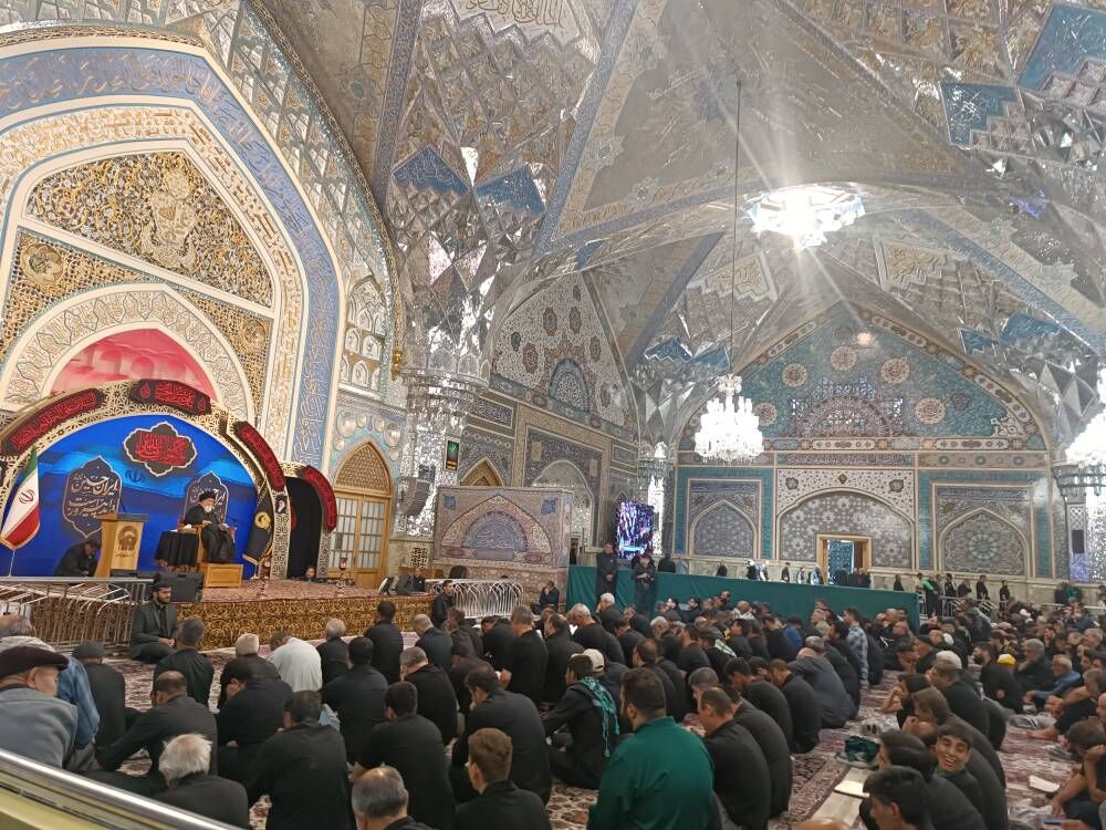فیلم| آیین «مقتلخوانی» واقعه عاشورا در حرم مطهر رضوی برگزار شد