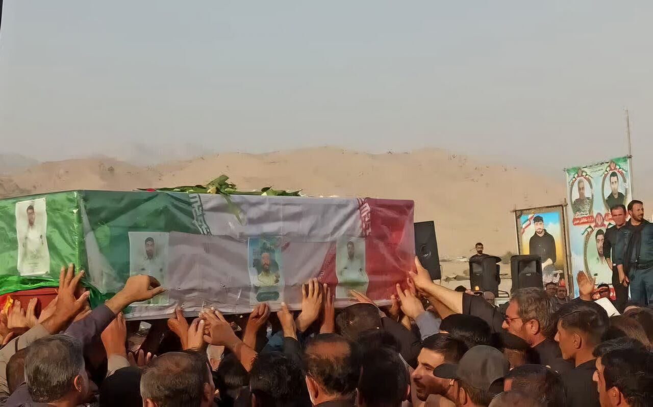 پیکر مطهر مدافع وطن در باغملک تشییع و خاکسپاری شد