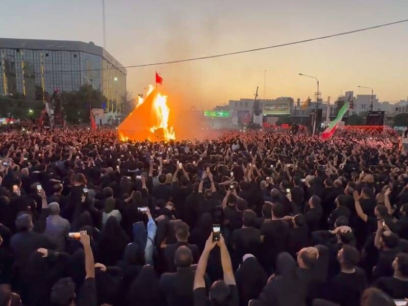 فیلم| آیین خیمهسوزان عصر عاشورا در مشهد فیلم| آیین خیمهسوزان عصر عاشورا در مشهد