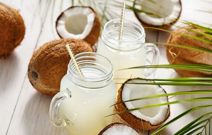 مایعاتی که از کمآبی بدن در تابستان پیشگیری میکند