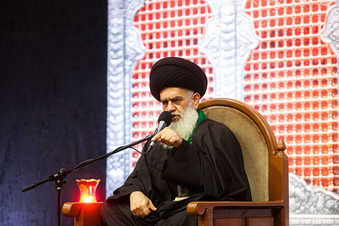 برگزاری همایش رهروان زینبی در قم/تاکید بر دفاع از حق و مقابله با باطل