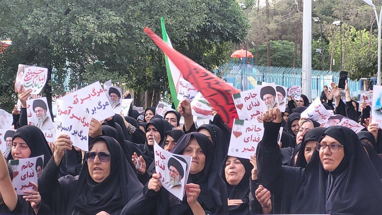 کاروان زینبی؛ پاسخ زینبوار بانوان ساوهای به تهدیدات اخیر علیه ایران + فیلم