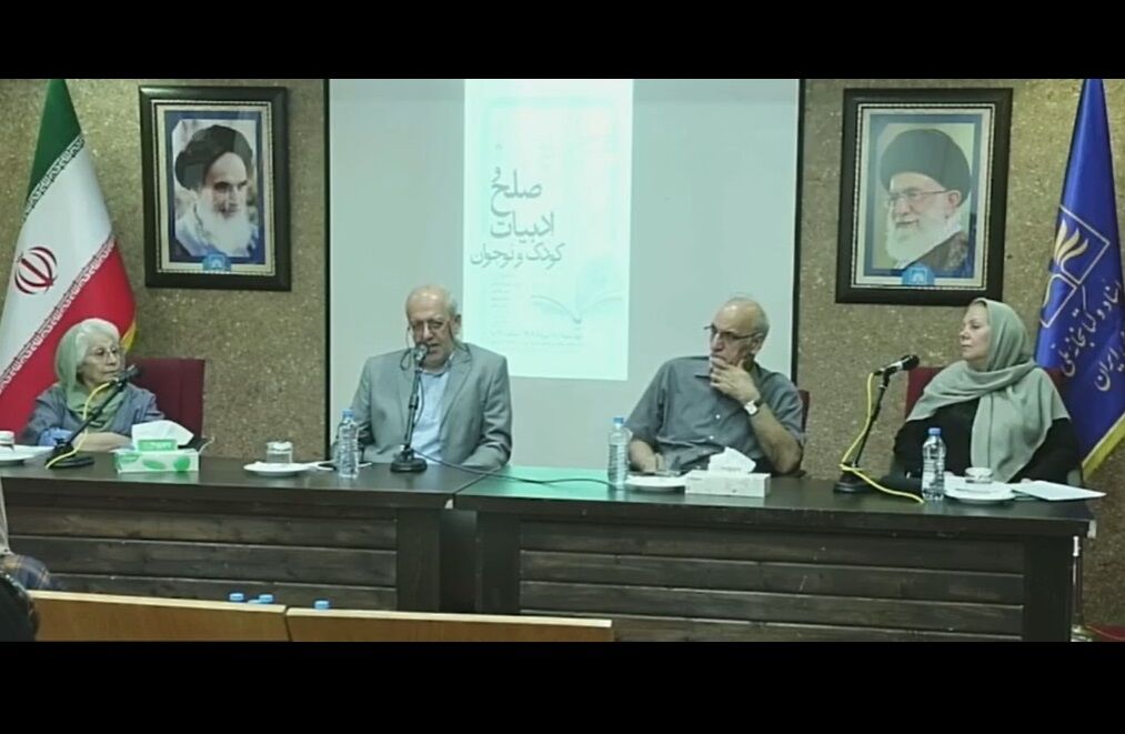 فریدون عموزاده‌خلیلی: ادبیات جهانی می‌سازد که در آن کودکان کمتر رنج بکشند