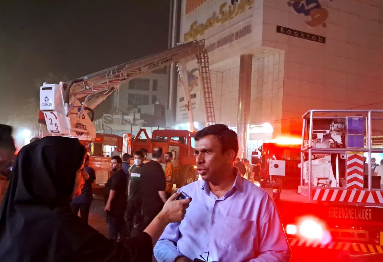 آتشسوزی بازار بزرگ هرمزگان بدون تلفات جانی مهار و تخلیه دود آغاز شد+فیلم