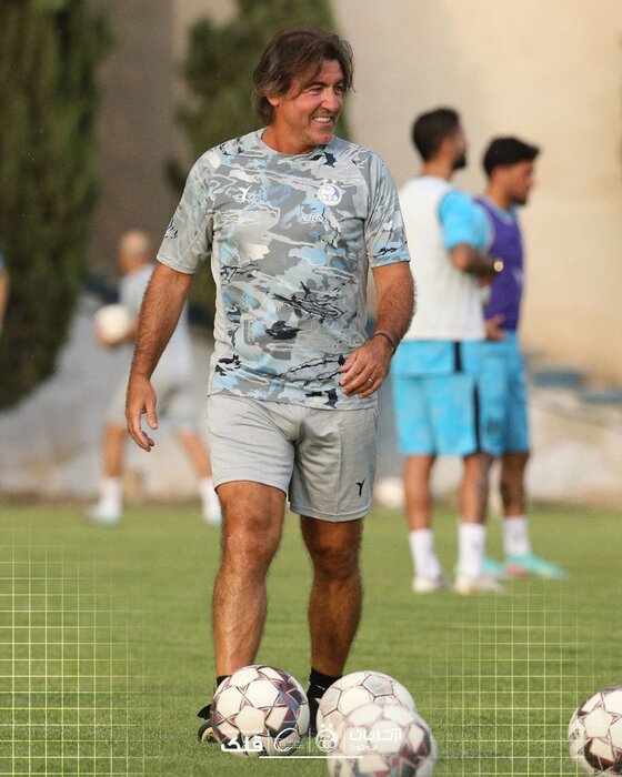 عکس تمرین تیم فوتبال استقلال عکس تمرین تیم فوتبال استقلال