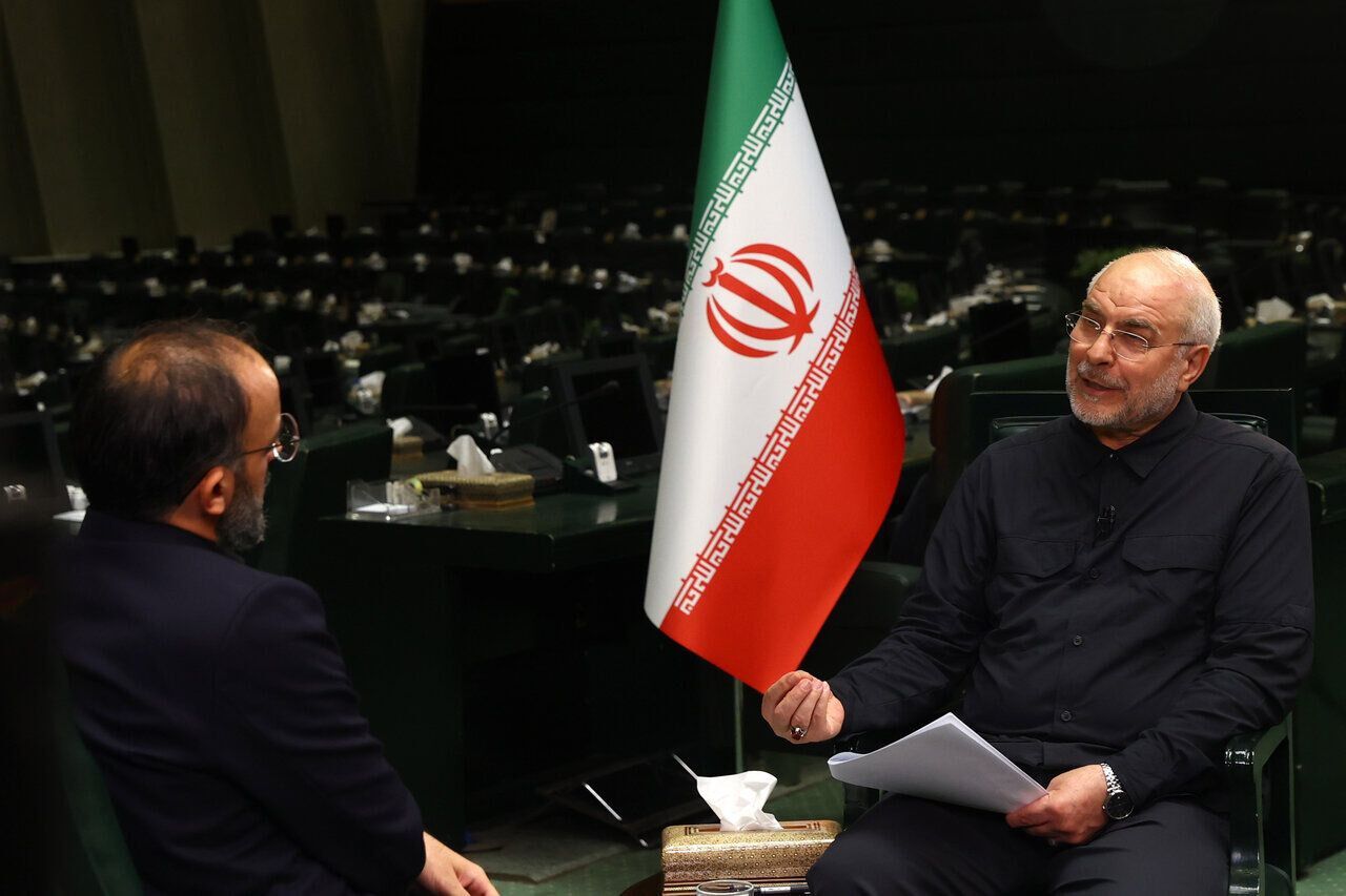 قالیباف: رهبر معظم انقلاب سبب شکل‌گیری دفاع ۹۰ میلیونی شدند