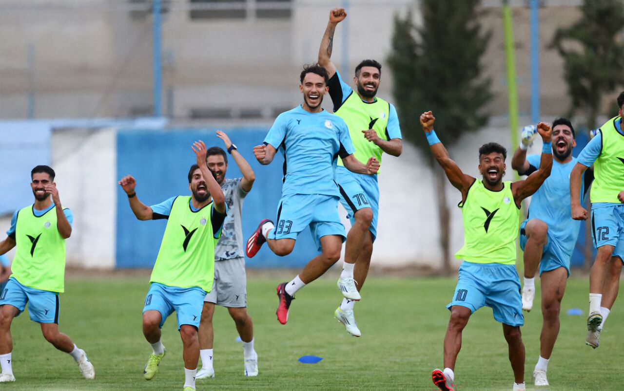 عکس تمرین روز دوشنبه تیم استقلال در کمپ مرحوم ناصر حجازی عکس تمرین روز دوشنبه تیم استقلال در کمپ مرحوم ناصر حجازی