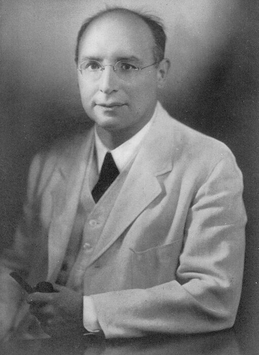 مردی که به گردن ریاضیات حق زیادی دارد