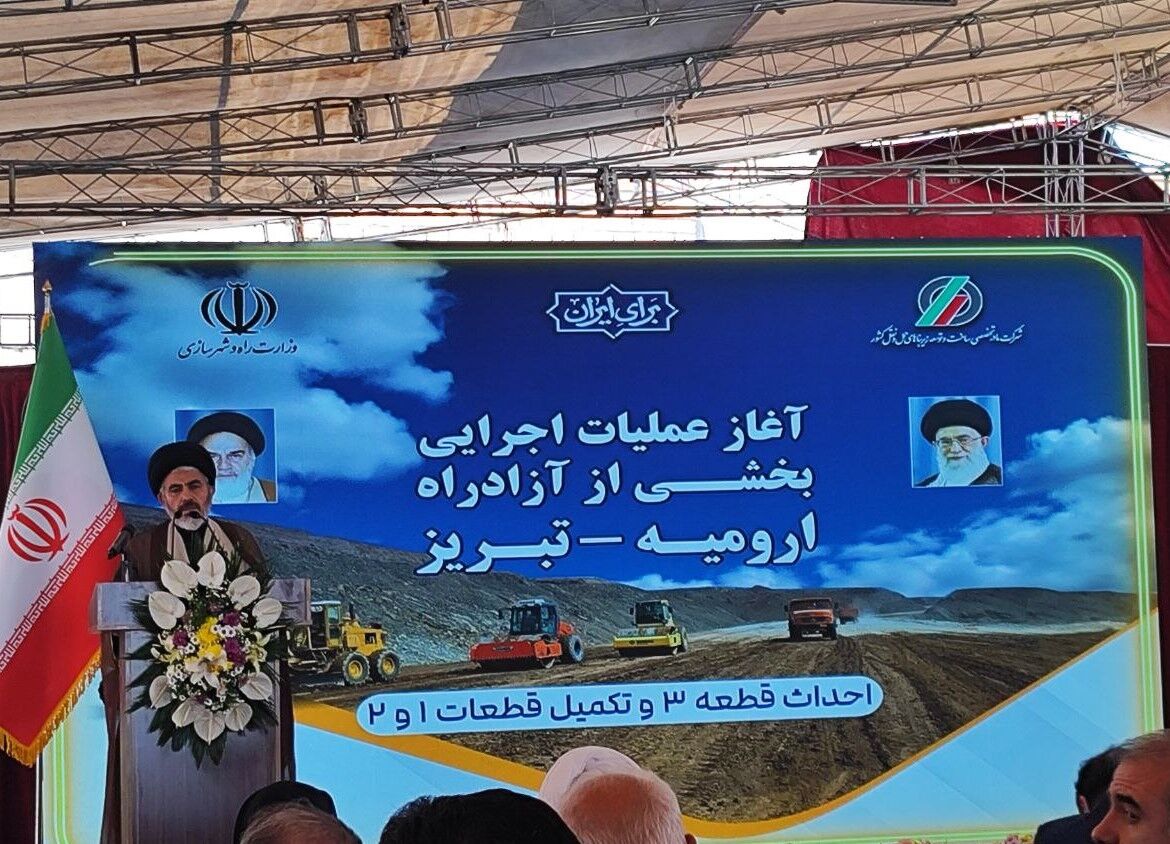 نماینده ولی فقیه در آذربایجانغربی: نفع رساندن به مردم صدقه جاریه است