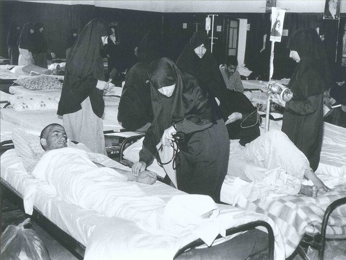 «دختر اردوی آتش» و خاطرات دختران امدادگر و رزمنده