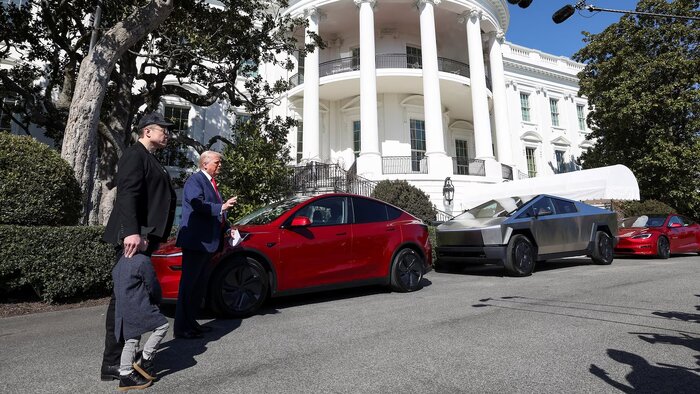 «سلطان تعرفههای نامنظم» این بار خودروهای برقی را هدف گرفت