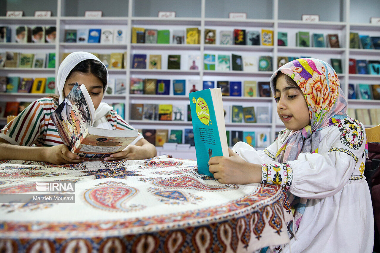 «فاروجِ» کوچک؛ رکورددار اهدای کتاب در خراسان شمالی