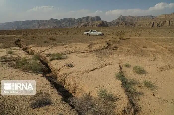 زیر پای همدان را خالی نکنیم