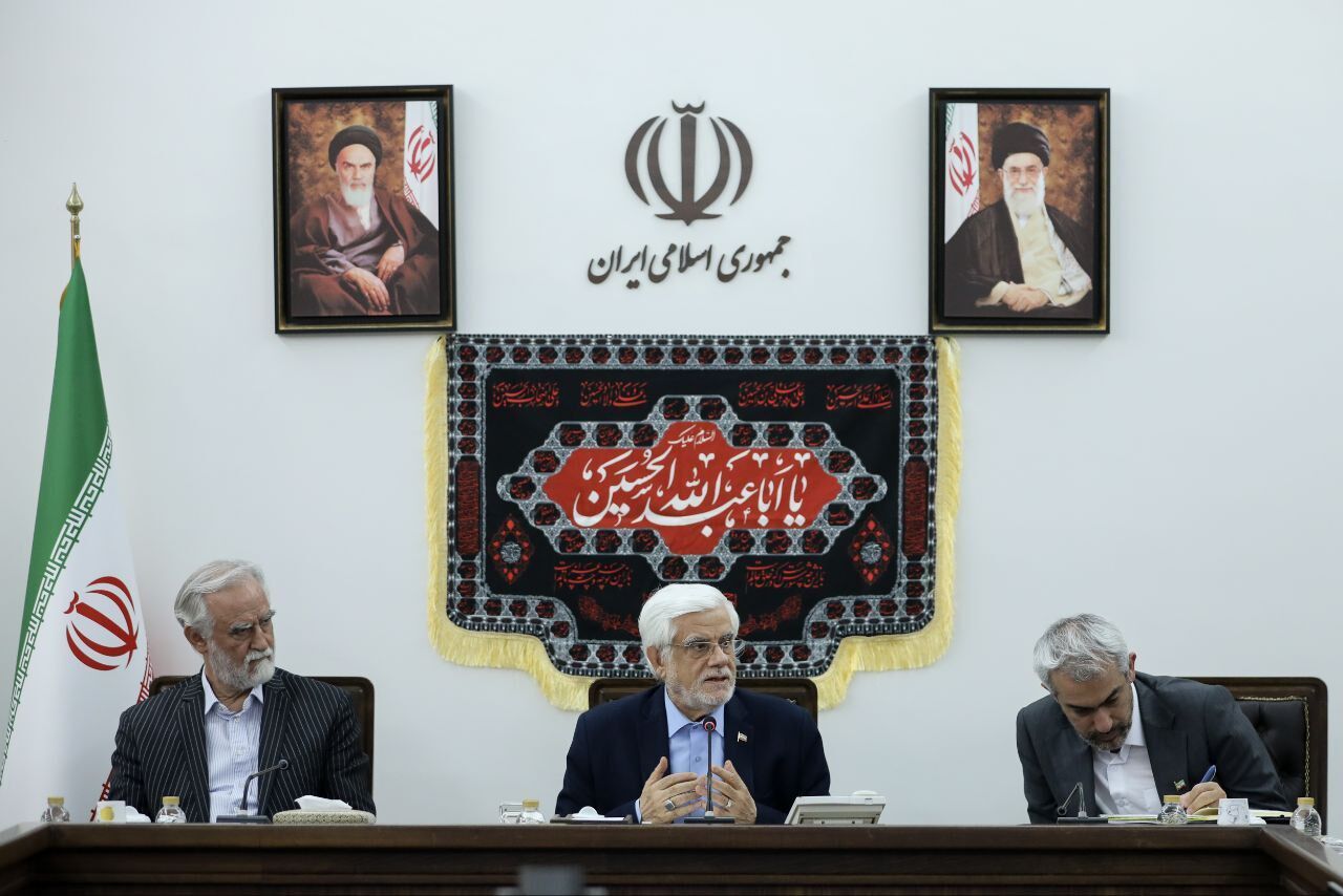 عارف در نشست کمیسیون اقتصادی مجمع وزیران ادوار: دولت از پیشنهادهای غیرشعاری و عملیاتی استقبال می‌کند/ ضرورت تحول و آرامش در کشور